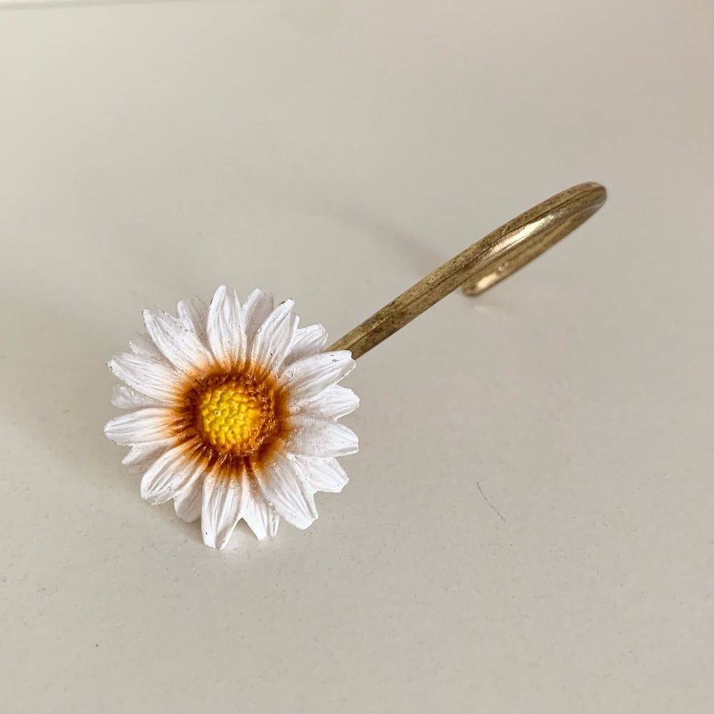 Vintage daisy accessory hook